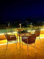 Pyramids sun temple view Inn