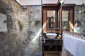 Iyana Villa By Zuzu