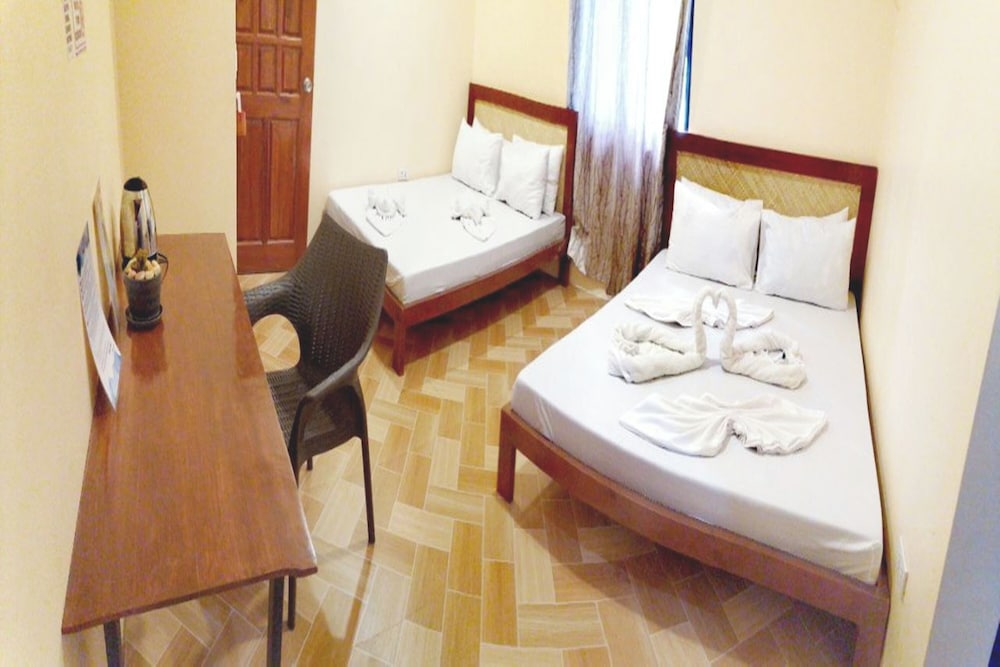 Avila's Hostel Moalboal near Beach