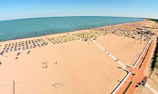 Seaside Happiness Flat and Shared Pool in Rosolina