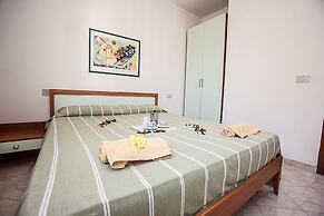 Seaside Happiness Flat and Shared Pool in Rosolina