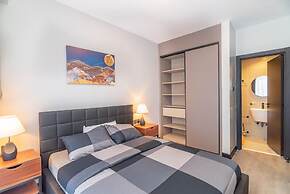 Escada Apartments