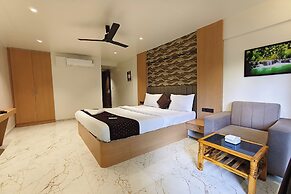 Hotel Golden Arc