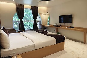 Hotel Golden Arc
