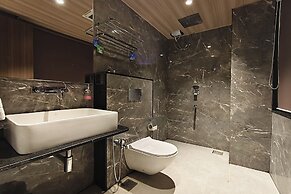 Hotel Golden Arc