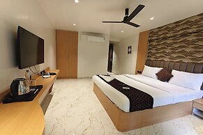 Hotel Golden Arc