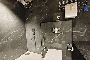 Hotel Golden Arc