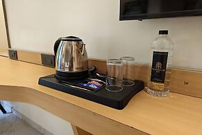 Hotel Golden Arc