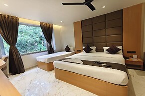 Hotel Golden Arc