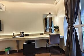 Hotel Golden Arc