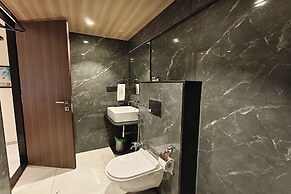 Hotel Golden Arc