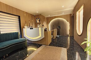 Hotel Golden Arc