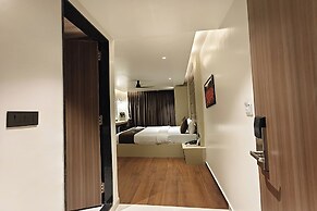 Hotel Golden Arc