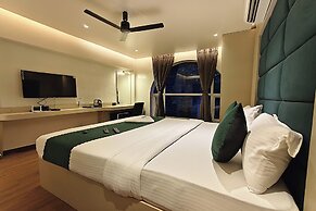 Hotel Golden Arc