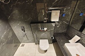 Hotel Golden Arc