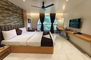Hotel Golden Arc