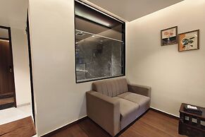 Hotel Golden Arc