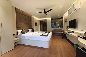 Hotel Golden Arc