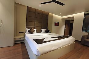 Hotel Golden Arc