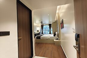 Hotel Golden Arc