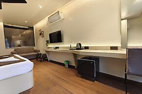 Hotel Golden Arc