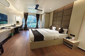 Hotel Golden Arc