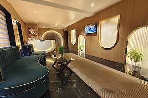 Hotel Golden Arc