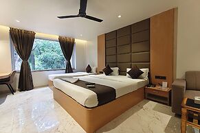 Hotel Golden Arc