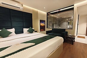 Hotel Golden Arc
