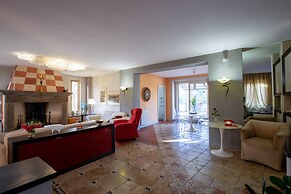 Tricolle Villa con Piscina