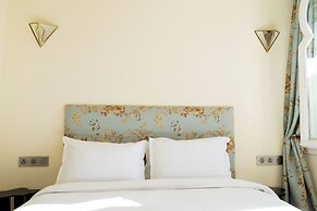 Absinthe Guest House