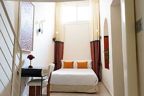 Absinthe Guest House