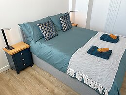 City Centre - Sleeps 4 & Free Parking