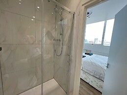 City Centre - Sleeps 4 & Free Parking