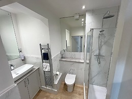 City Centre - Sleeps 4 & Free Parking