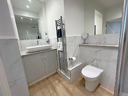 City Centre - Sleeps 4 & Free Parking