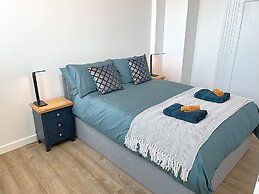 City Centre - Sleeps 4 & Free Parking