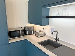 City Centre - Sleeps 4 & Free Parking
