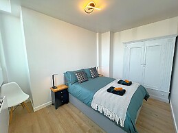 City Centre - Sleeps 4 & Free Parking