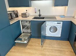 City Centre - Sleeps 4 & Free Parking