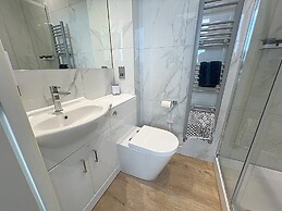 City Centre - Sleeps 4 & Free Parking