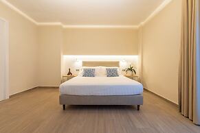 Six Luxury Room