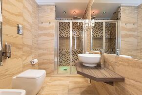 Six Luxury Room