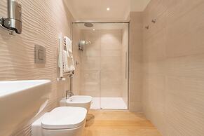 Six Luxury Room