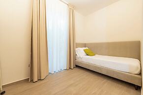 Six Luxury Room