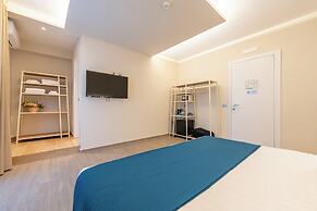 Six Luxury Room