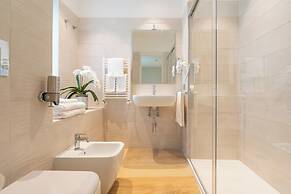 Six Luxury Room