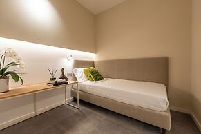 Six Luxury Room