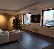Six Luxury Room