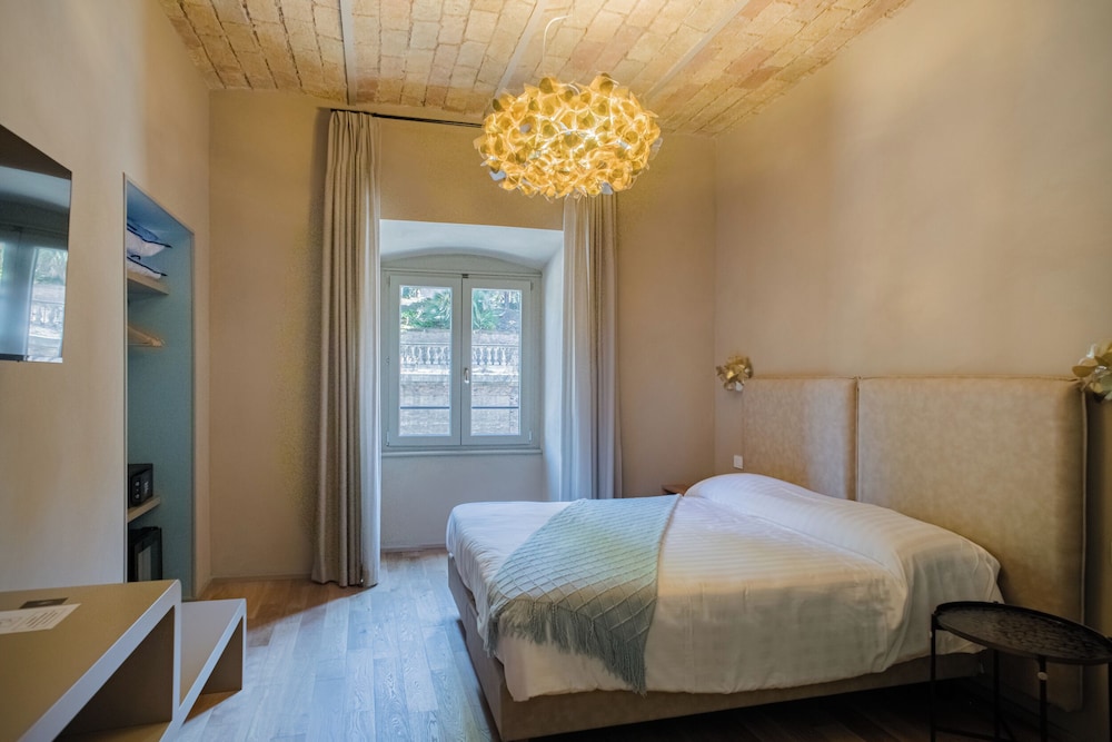 163 Boutique Hotel